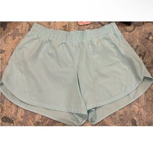 LuluLemon Women’s Shorts Size 16 Seafoam 4” Lined